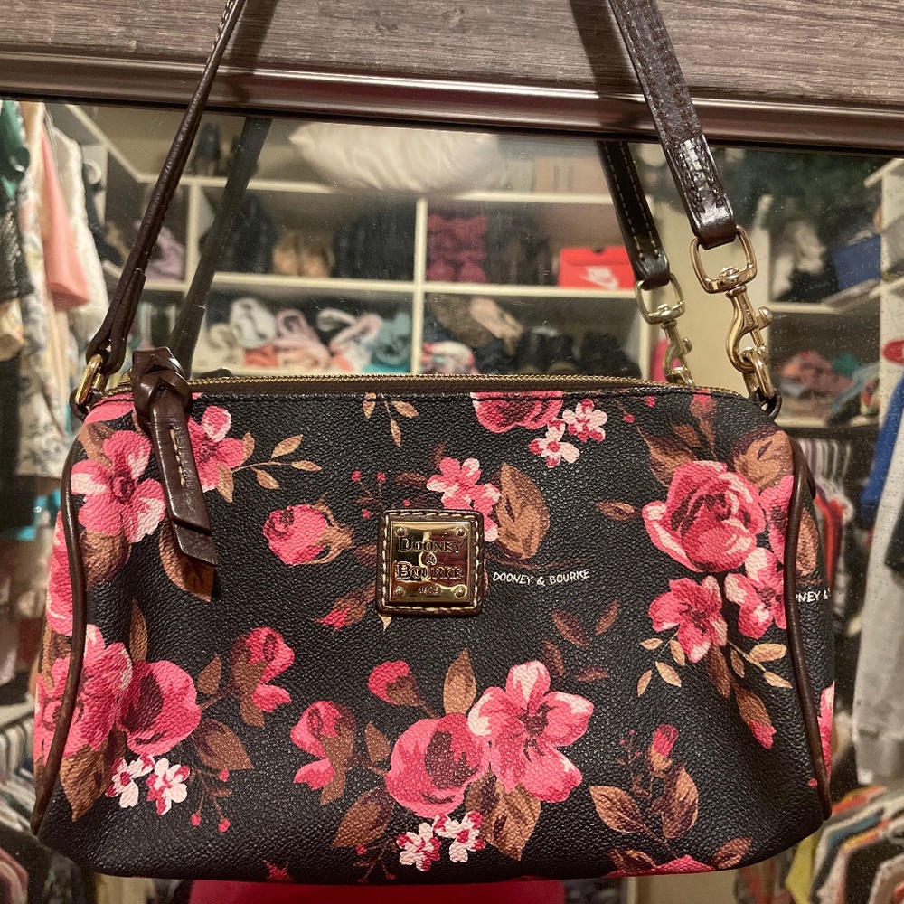 Dooney & Bourke small shoulder bag barrel